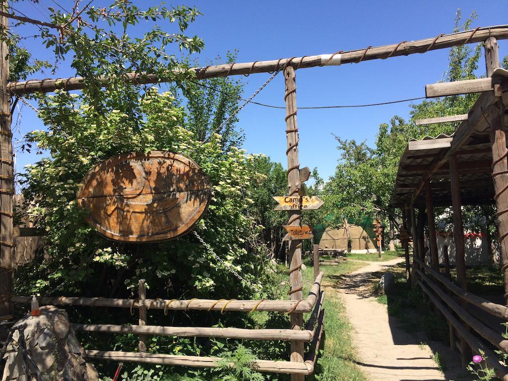 Arista Yurt Camp Hotel Karakol Bilik gambar