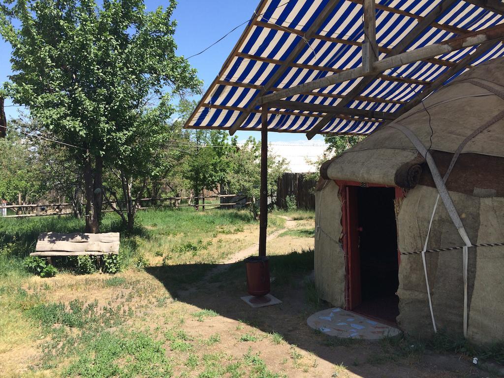 Arista Yurt Camp Hotel Karakol Bilik gambar