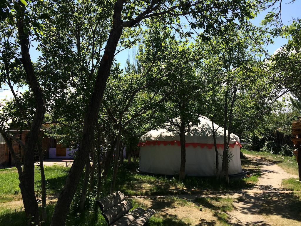 Arista Yurt Camp Hotel Karakol Bilik gambar