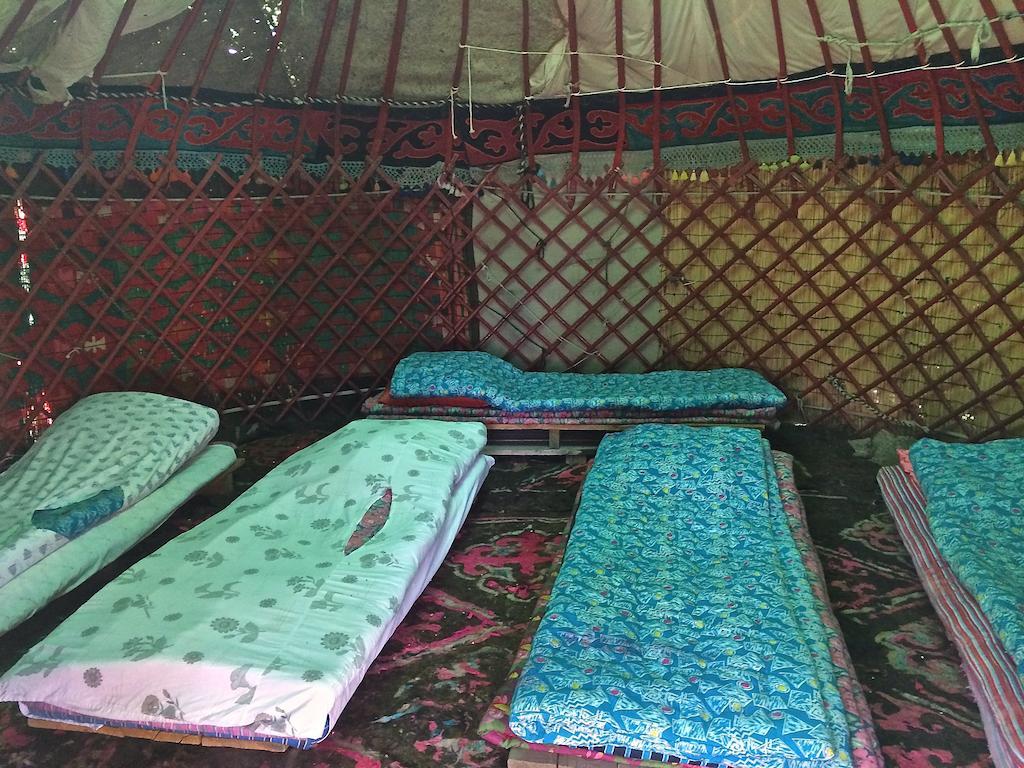 Arista Yurt Camp Hotel Karakol Bilik gambar